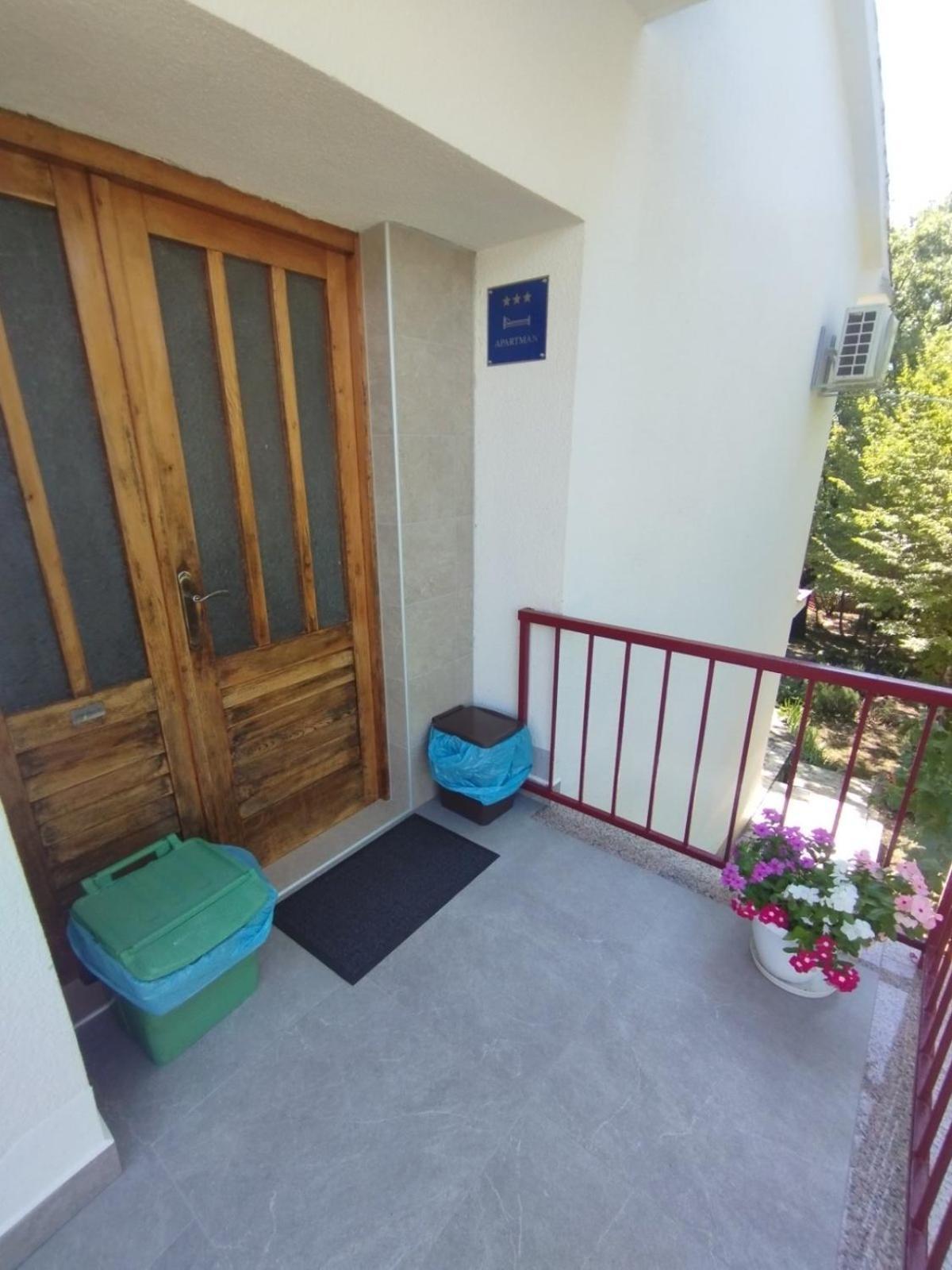 Apartman Kora นยีวีเซ ภายนอก รูปภาพ